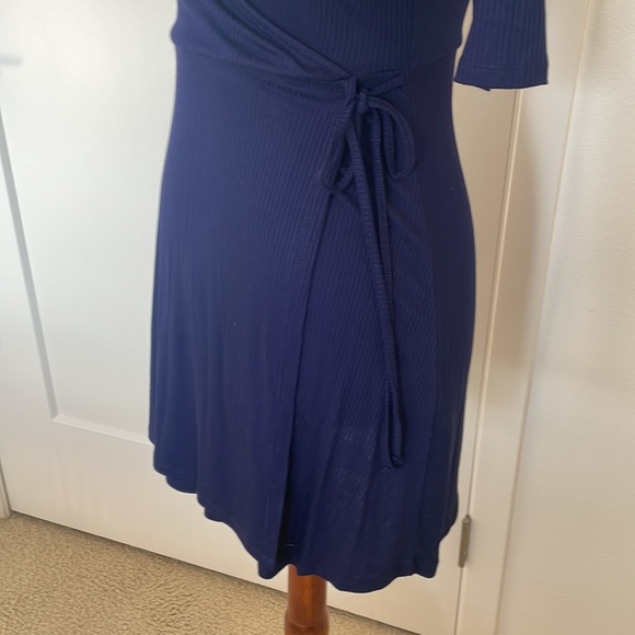 Navy Side Tie Dress with V Neck - Picture 3 of 7